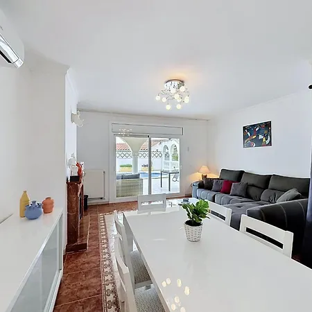 Requesens By Interhome Сasa de vacaciones Ampuriabrava