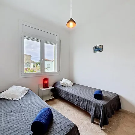Requesens By Interhome *